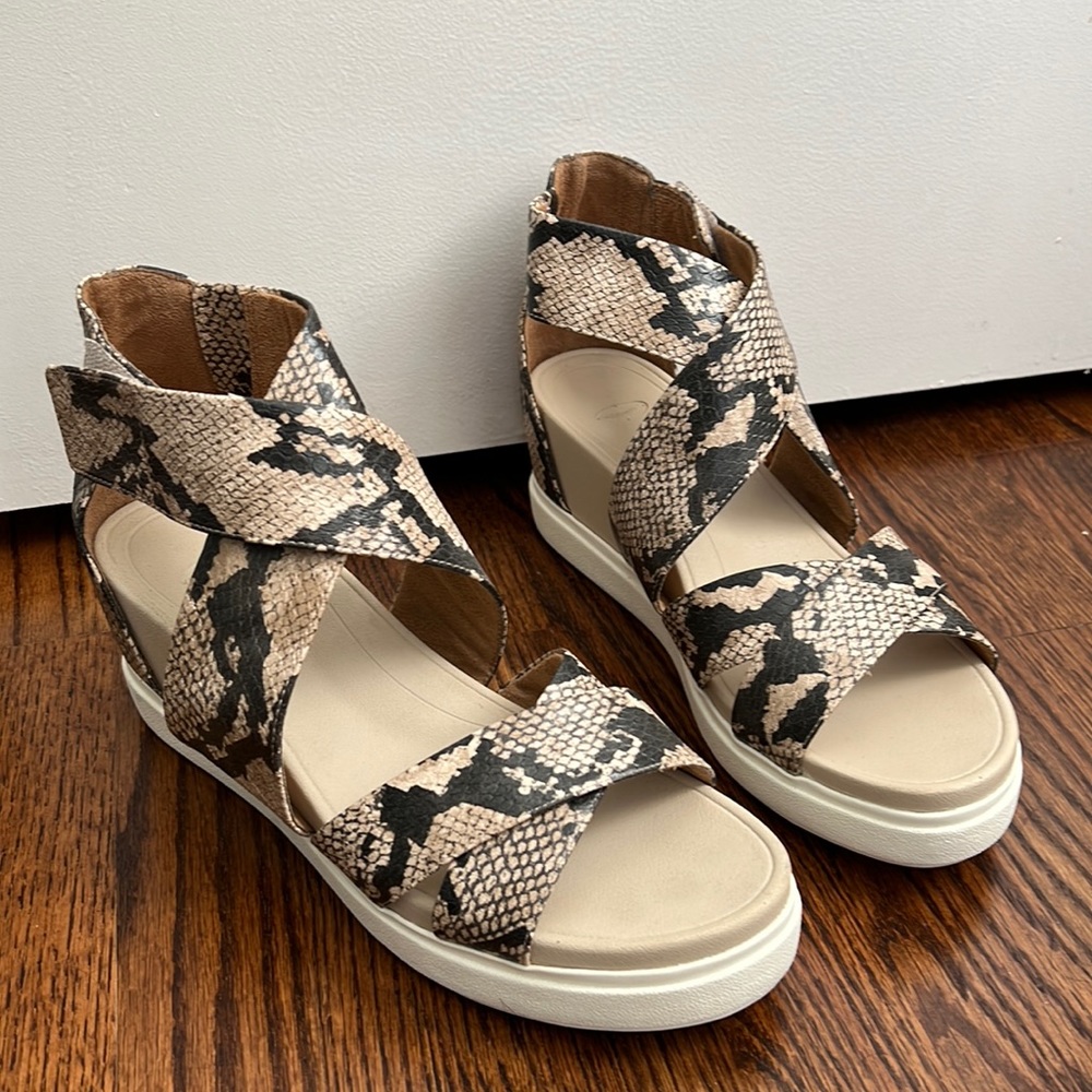 Snakeskin sneaker sandals size 11